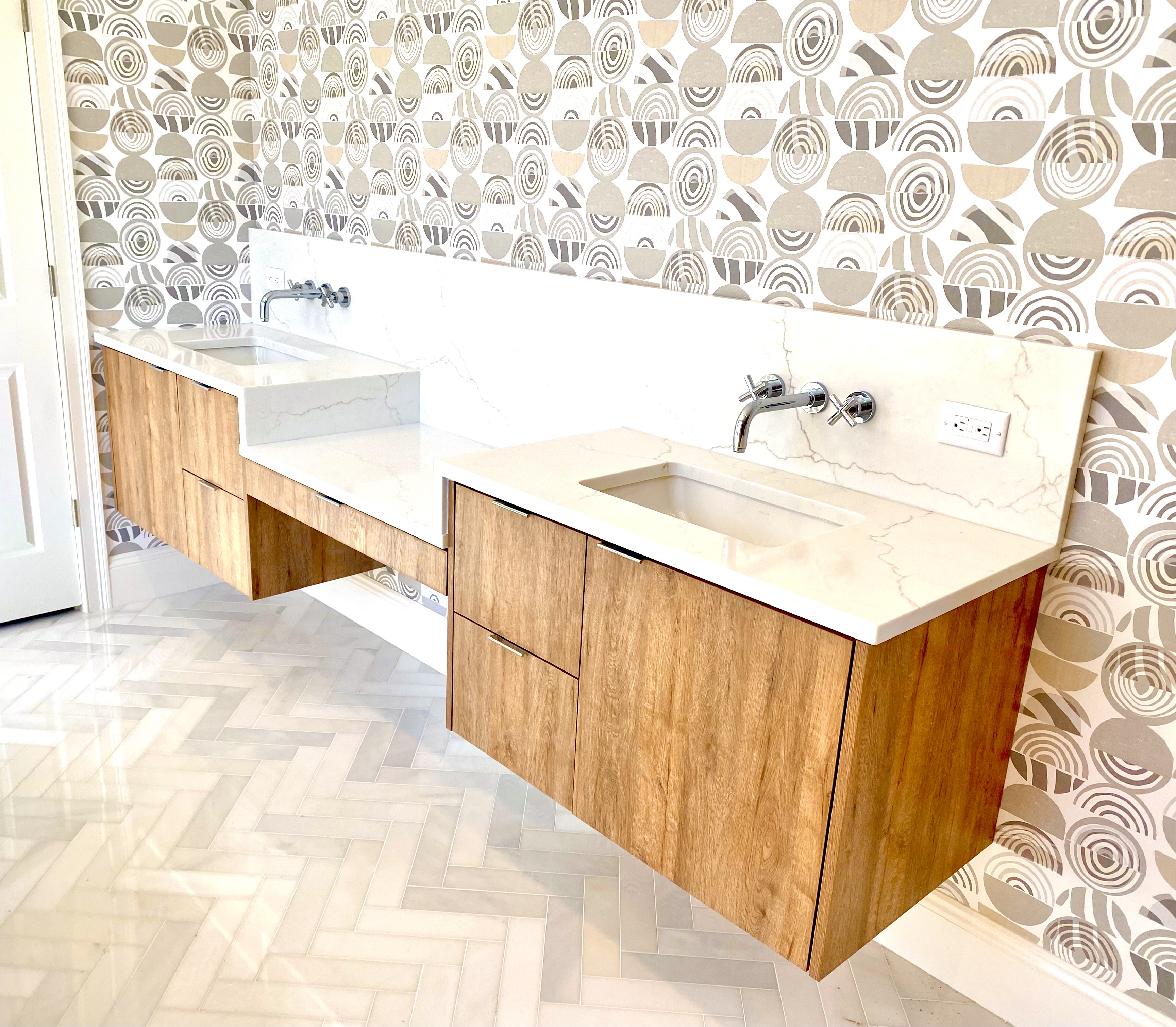 Pattern back tile and white countertop.